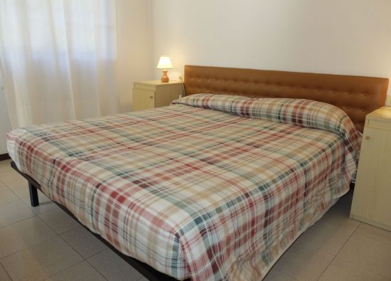 bedroom-holiday-house-domaso-como