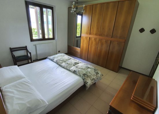 bedroom-lake-view-villa-lake-como