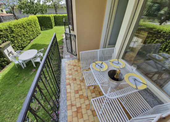 monolocale-giardino-quattro-persone-residence-geranio-01