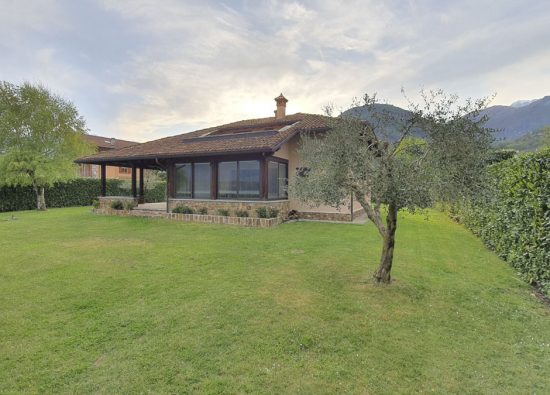 villa-vacanza-fronte-lago-22